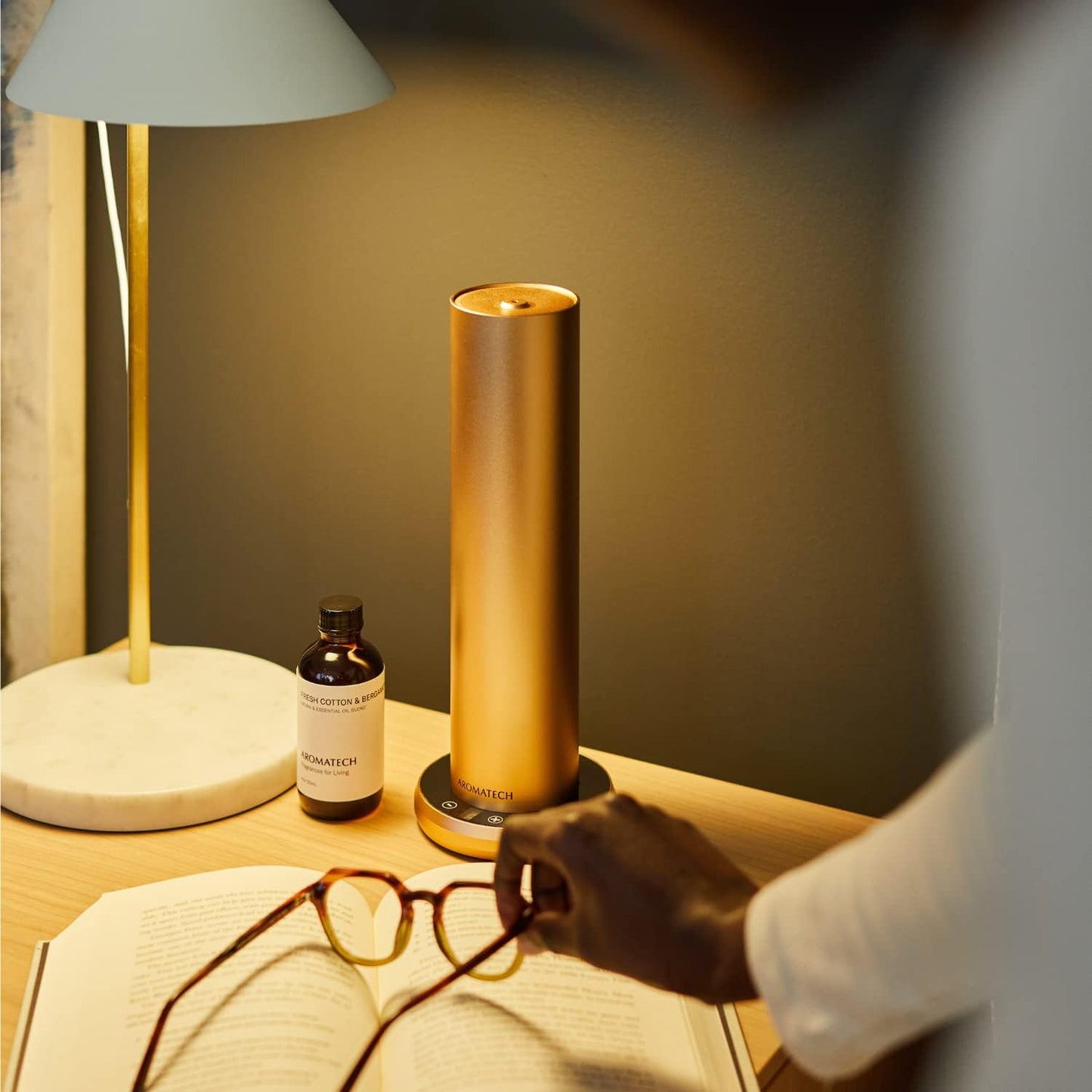 AromaTech Fresh Cotton and Bergamot Essential Oil Blend: Luxury Hotel Inspired Aromatherapy with Bergamot, Fresh Cotton & Sandalwood for Ultrasonic Diffusers & Nebulizers - 0.3 fl oz, 10 mL