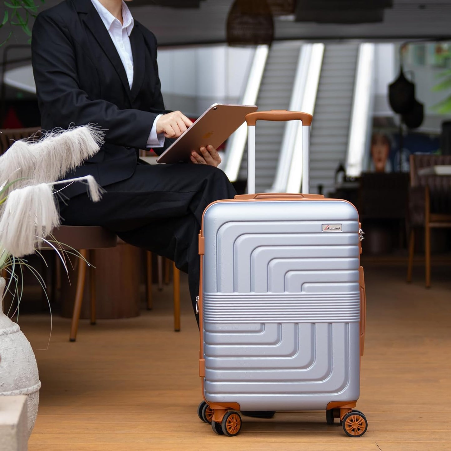 Romswi 30" Expandable Large Checked Luggage, Hardshell Suitcase with Double Spinner Wheels for 20% More Space, Airline Approved Lightweight Hardside with Scratch-Resistant & YKK Zipper, Silver