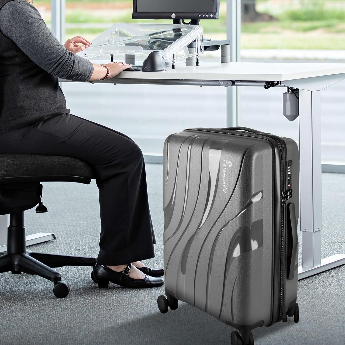 24-Inch Lightweight Hardshell Check-In Luggage – TSA Lock, 360° Spinner Wheels, Explosion-Proof Zipper – Durable Suitcase for Business Travel & Vacations (Grey)